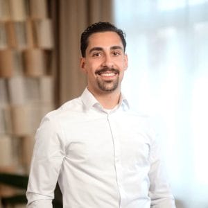 Porträt von Firat Cagli, Auszubildender Kaufmann für Versicherungen und Finanzen (IHK).